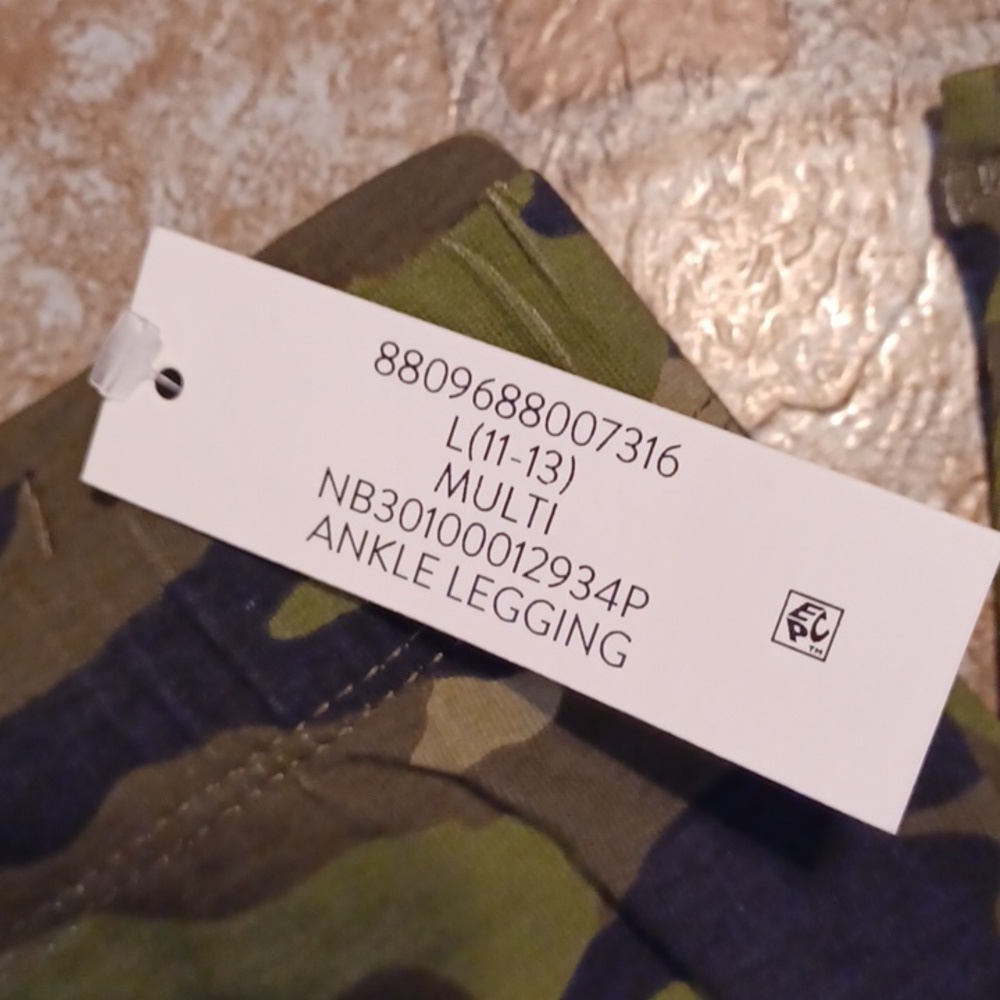 No Boundaries Camouflage and Solid Leggings Trio Ankle Leggings, Capri Leggings - Picture 2 of 4